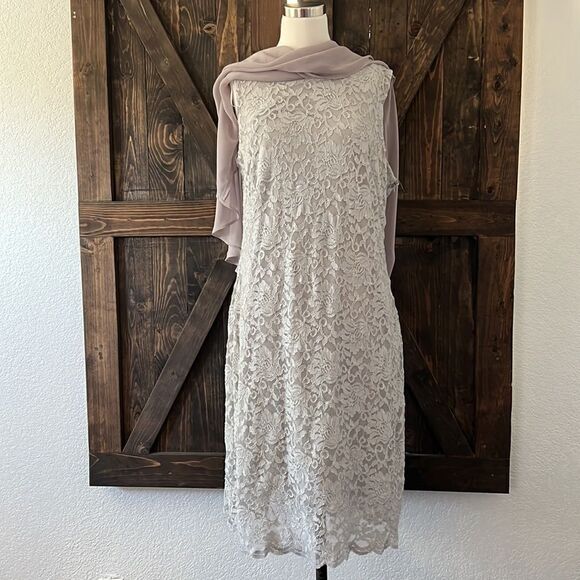 RONNI NICOLE SILVER CAPE FLORAL PATTERN DRESS Sz-  14 - Picture 7 of 15